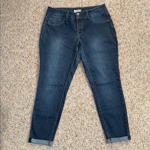 Size 10 Royalty for Me Capri jeans.